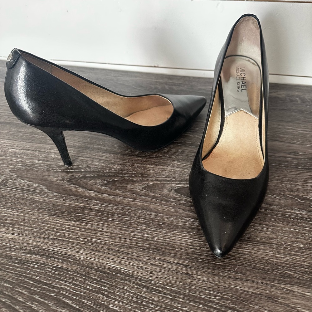 MK black heels